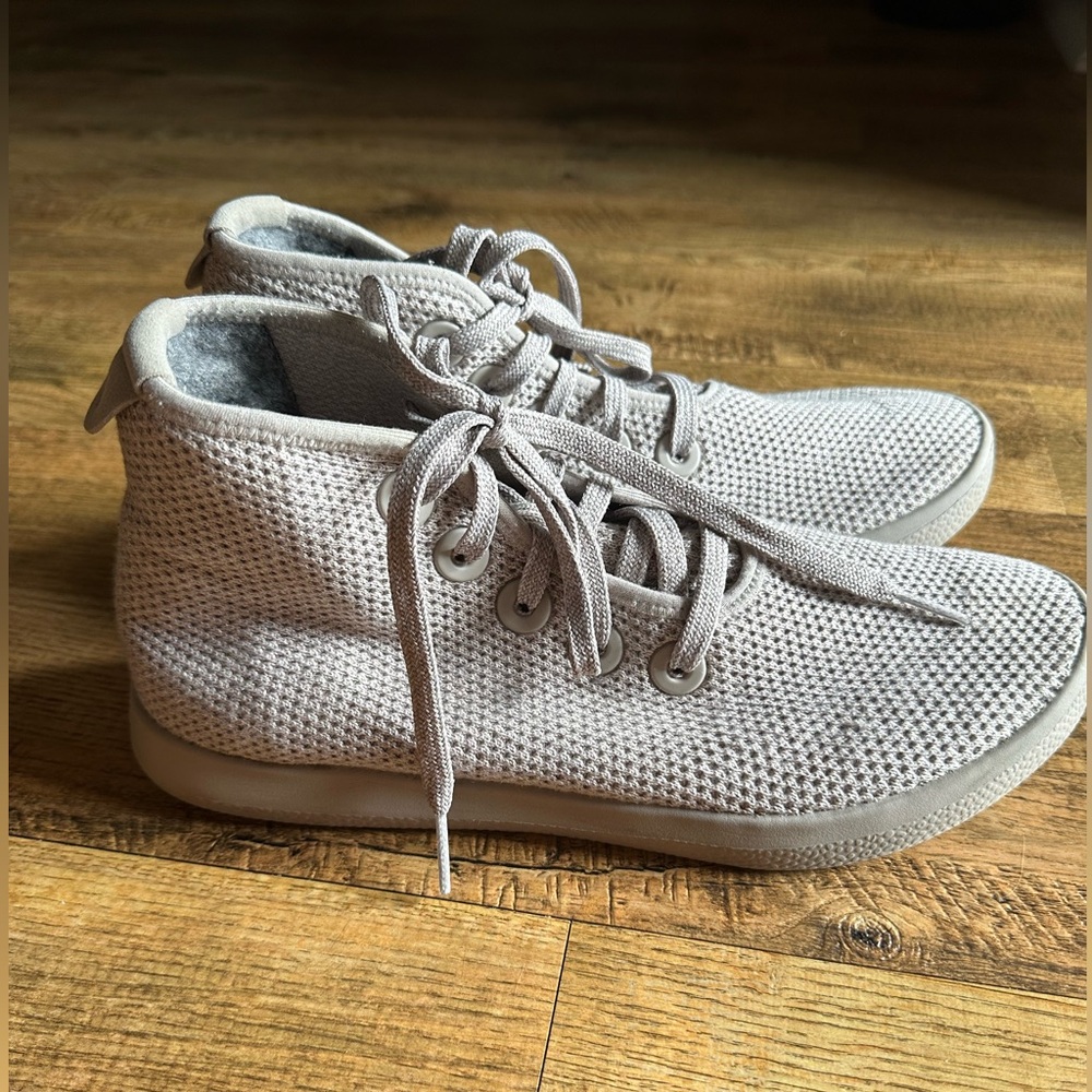 Allbird’s Tree Topper High Top sneaker- Nikau Limestone size 9